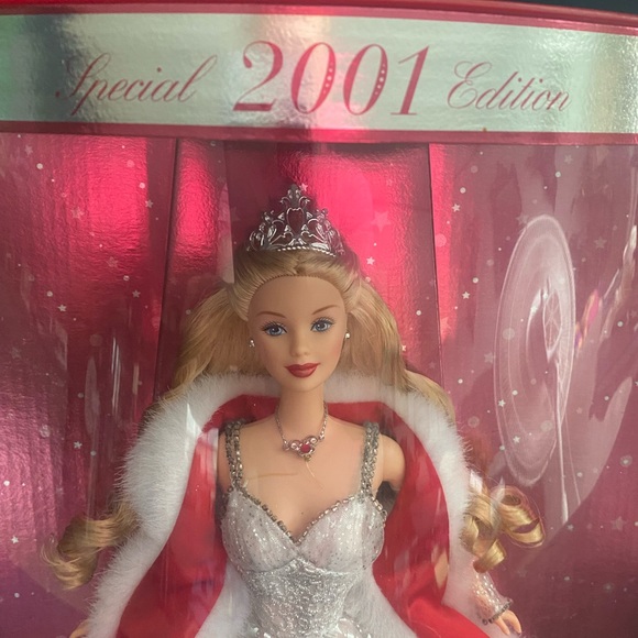 Vintage 2001 Holiday Celebration Barbie - Picture 2 of 5
